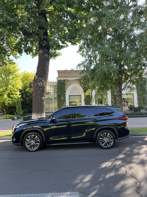 Toyota Highlander Limited E - Four Hybrid 4 Toyota Highlander Limited E - Four Hybrid 4