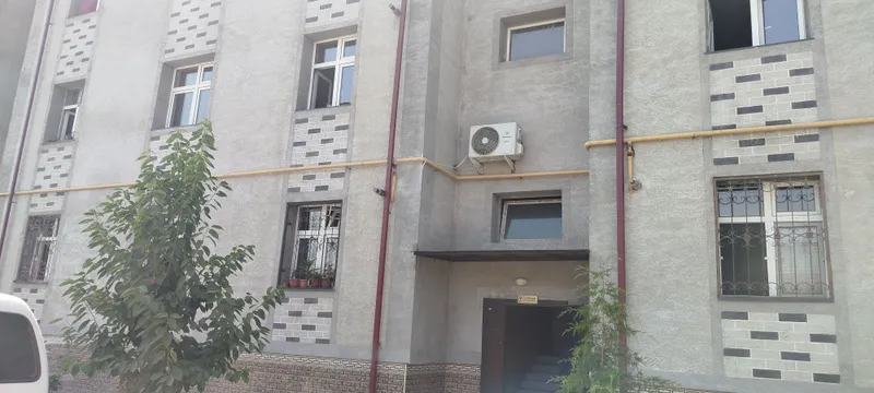 Тошкент вилояти Янгийул шахри Сабо массив (Заря) да квартира сотилади. 3