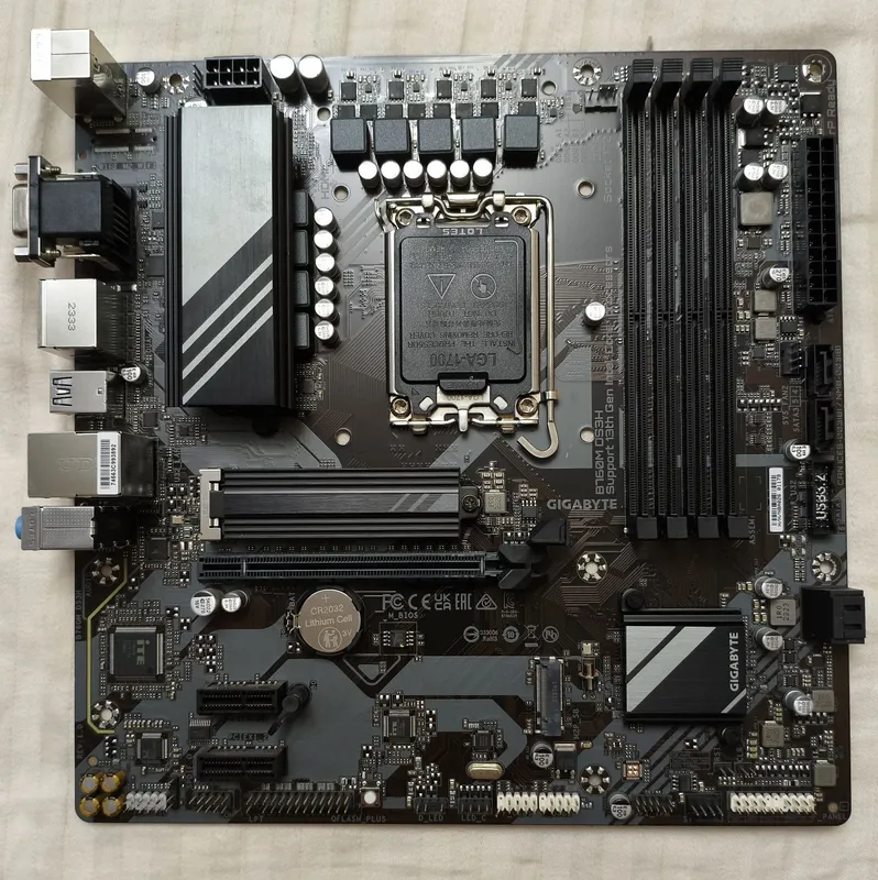 Продам игровую плату Gigabyte B760 DDR5