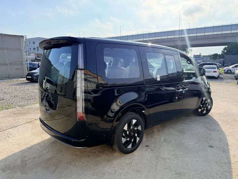 Hyundai Staria 1.6T Hybrid Lounge Inspiration 2 Hyundai Staria 1.6T Hybrid Lounge Inspiration 2