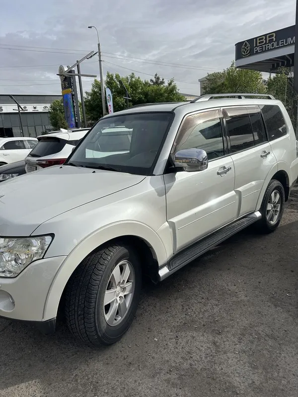 Mitsubishi Pajero 4, 2008 в хорошем состоянии Не крашенная и не битая