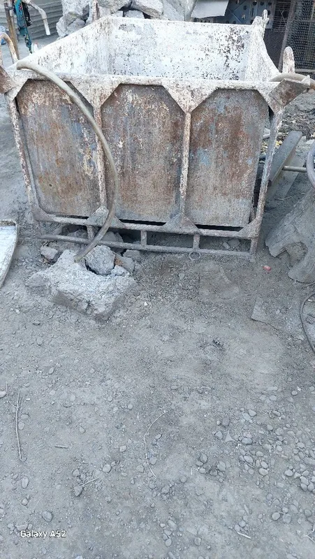 Бадя карита сотилади.Холати яхши .Ёмкость 3 Бадя карита сотилади.Холати яхши .Ёмкость 3
