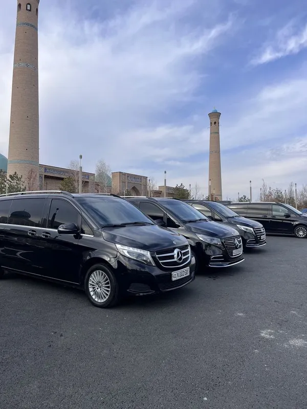 Частный водитель со своим авто Mercedes — фото 1