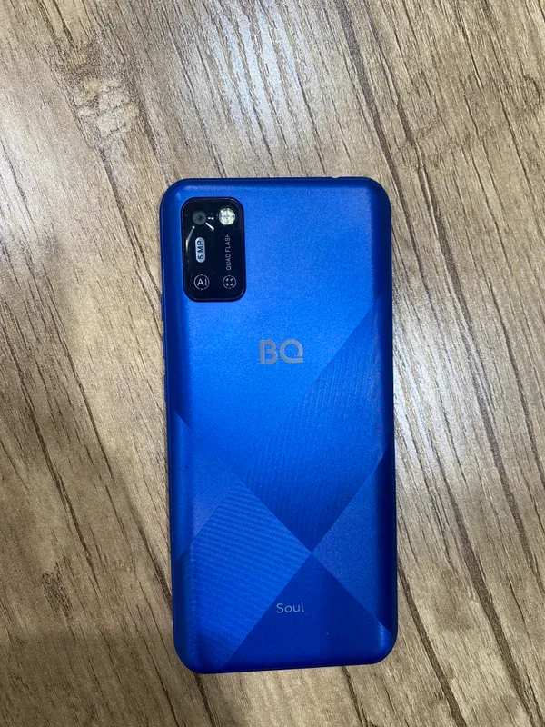 Телефон BQ в хорошем состоянии