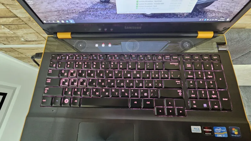 Ноутбук Samsung NP700G7A — фото 4