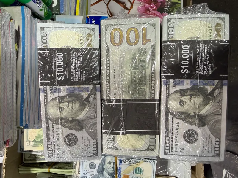 Bayramlar va kino uchun dollar kupyuralari 2 Bayramlar va kino uchun dollar kupyuralari 2