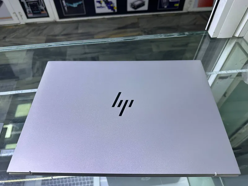 HP EliteBook 4 HP EliteBook 4