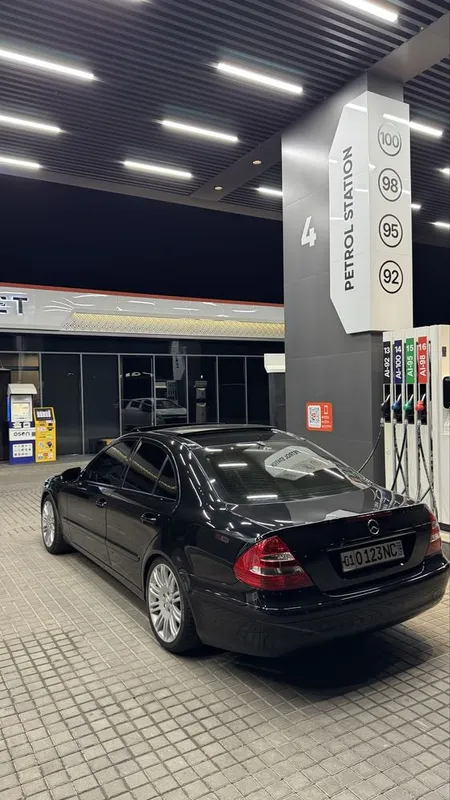 Mercedes-Benz W211 2 Mercedes-Benz W211 2