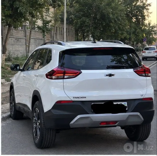 Модель: Chevrolet Tracker Год: 2024 Кузов: SUV / кроссовер Цвет: белый 4 Модель: Chevrolet Tracker Год: 2024 Кузов: SUV / кроссовер Цвет: белый 4