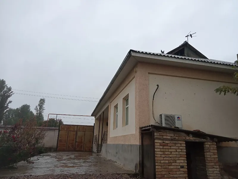 4 xonali uy oshxona va dushi bn. Bog' ham bor — фото 1