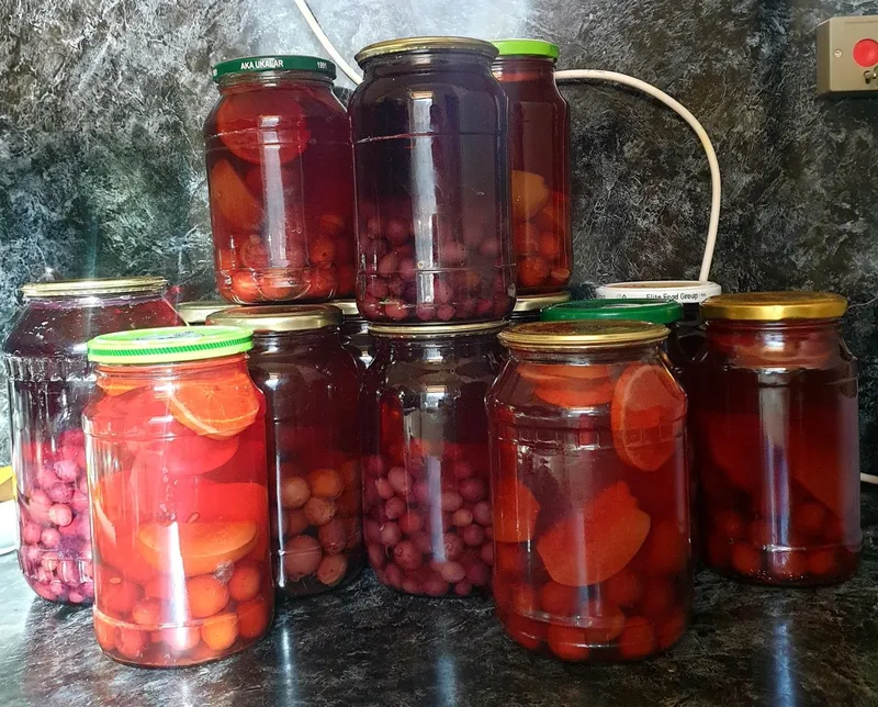 Qopqoqli 1 litrli banka va kompot