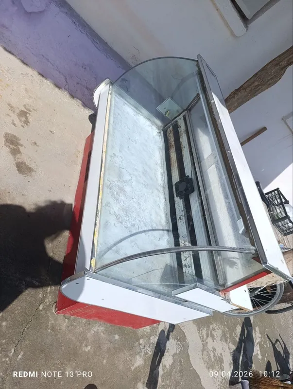 Витринный холодильник, длина 1.4 метра