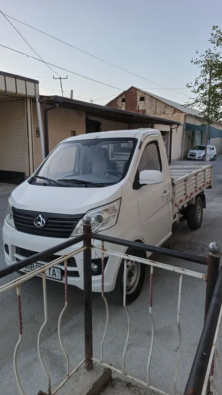 Moshina sotiladi