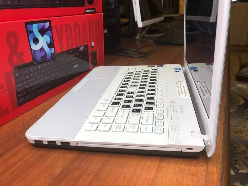 Быстрый ноутбук Sony Vaio intel Core i3 SSD в отличном состоянии — фото 3