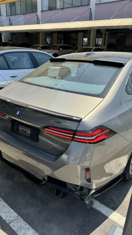 Bmw i5 35L monitorli 5 Bmw i5 35L monitorli 5