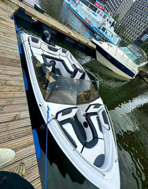 Касатка VT 535 bowrider