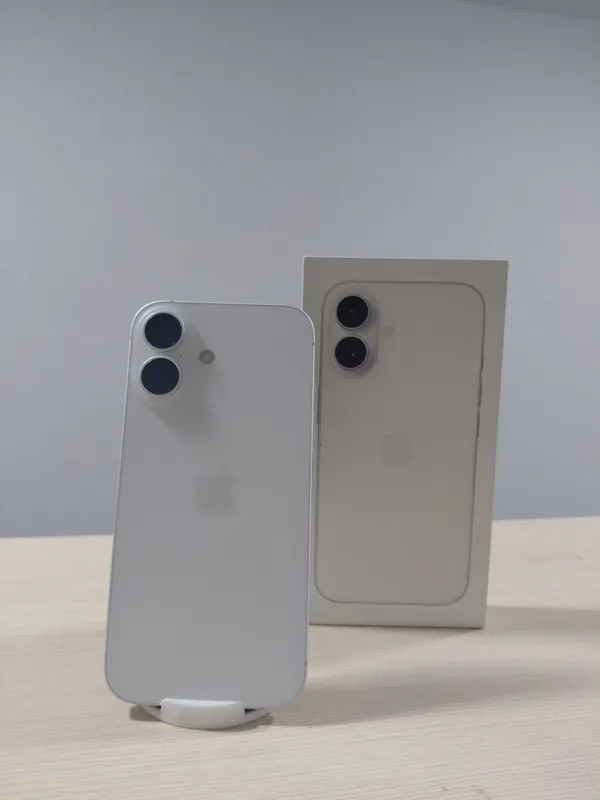 Продаю iPhone 16 128 ГБ (nano-SIM + eSIM) идеал!