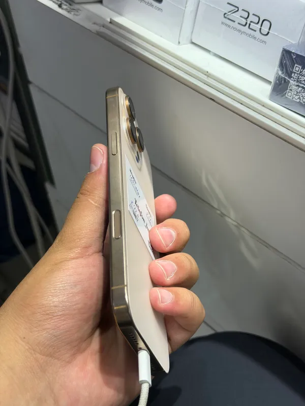 IPhone 16 Pro Max 2