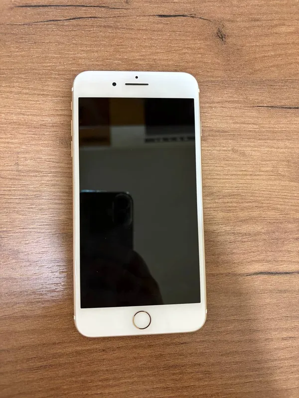 iPhone 7 Plus 32GB (в очень хорошем состоянии)