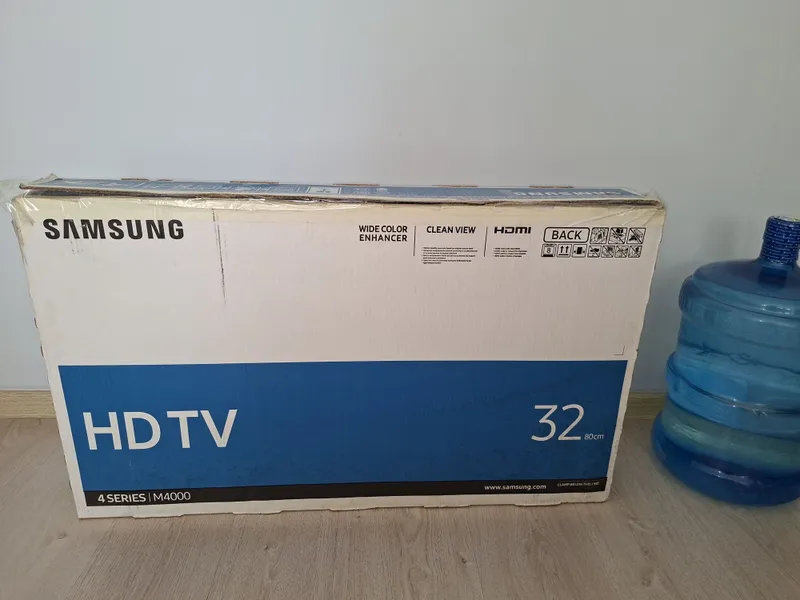 Срочно продаётся телевизор 32 дюйма Samsung оригинал 3 года гарантия 2