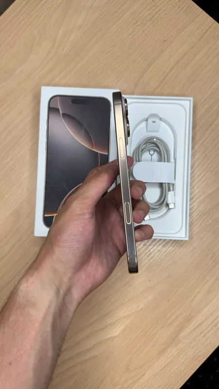 iPhone 16 Pro Max 2