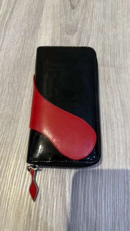Продам кожаный кошелек Christian Louboutin 1 Продам кожаный кошелек Christian Louboutin 1