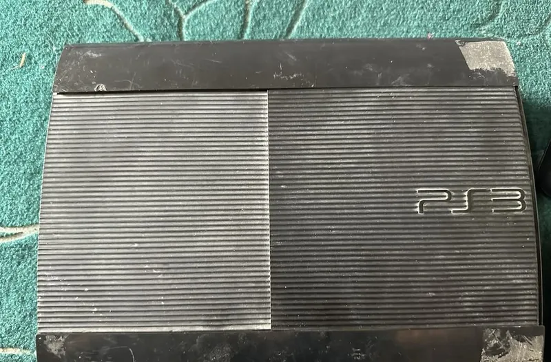 PlayStation 3 с 2 геймпадами 2 PlayStation 3 с 2 геймпадами 2
