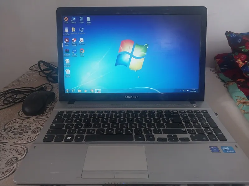 SAMSUNG NOUTBOOK 5