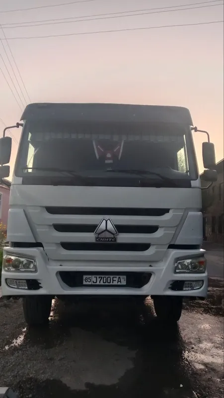 Sinotruk Howo samosval sotiladi 2013 yil 1