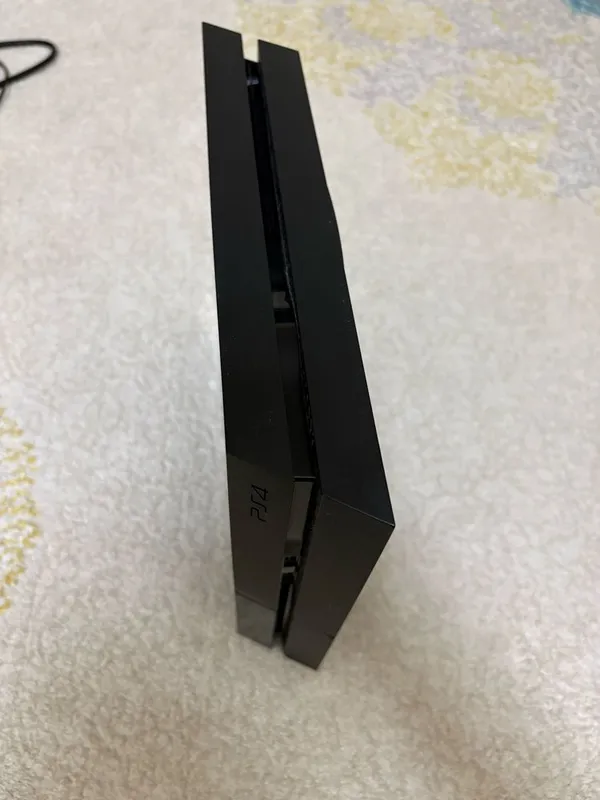 продается PlayStation 4 — фото 1