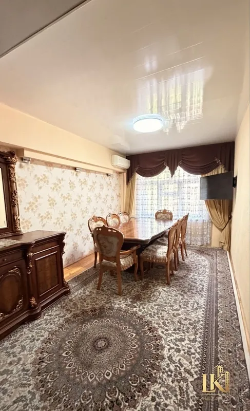 Продаётся 4-комнатная квартира (ID: 3375)