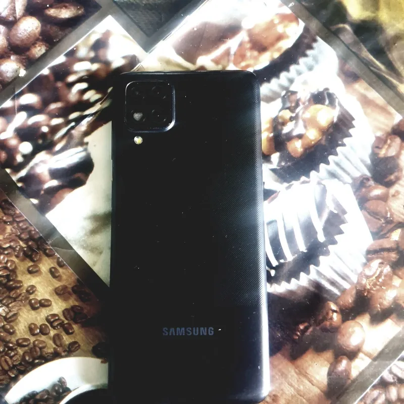 Samsung Galaxy a 12 xolati idial ekrani singan 32/4 GB 1