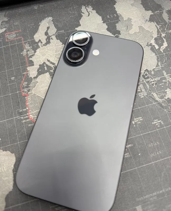 iPhone 16, 128 ГБ, чёрный 2