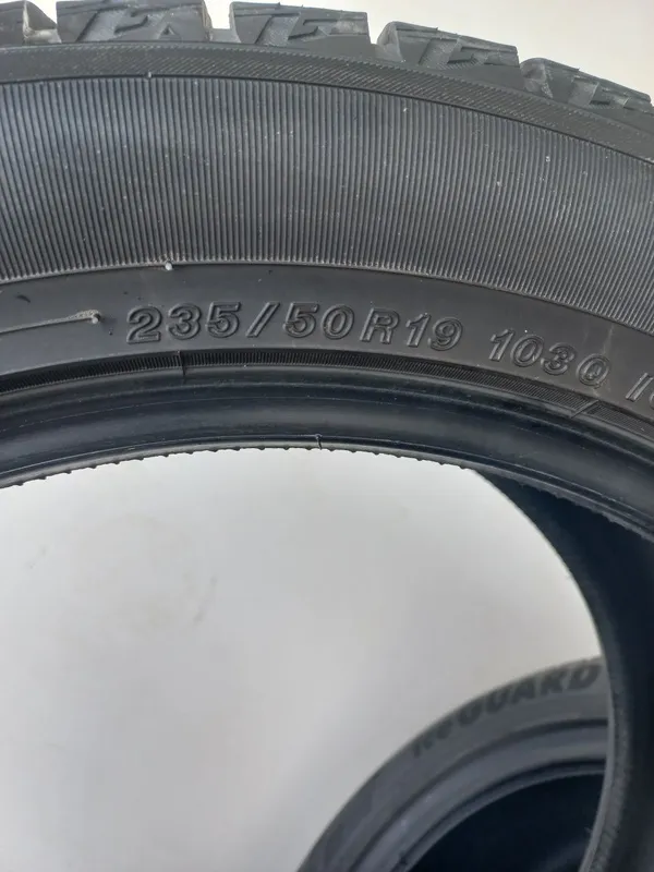 Автомобил учун шиналар размери 235/50/R19 4 Автомобил учун шиналар размери 235/50/R19 4