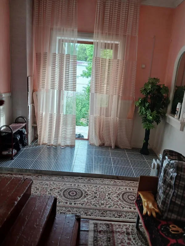Hovli sentrdan sotiladi 1 Hovli sentrdan sotiladi 1