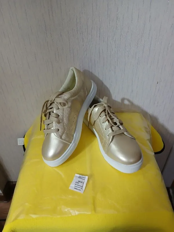 Красовка 40 -41 размеры,сапоги,батики ,туфли