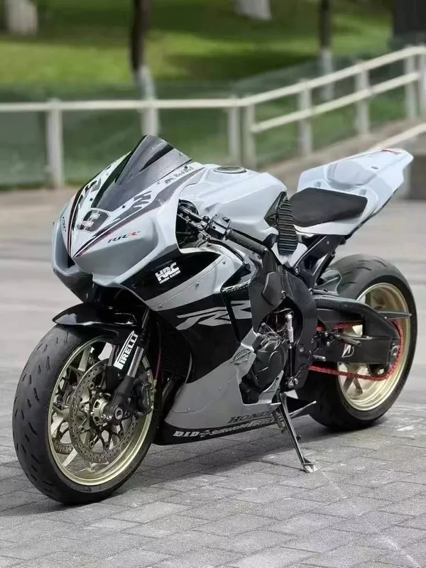 Honda sbr 1000rr — фото 1
