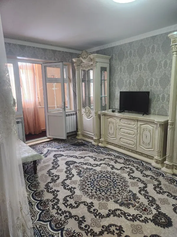 Бурч аптека яқинида 2 хонали уй ижарага берилади БЕЗМАКЛЕР