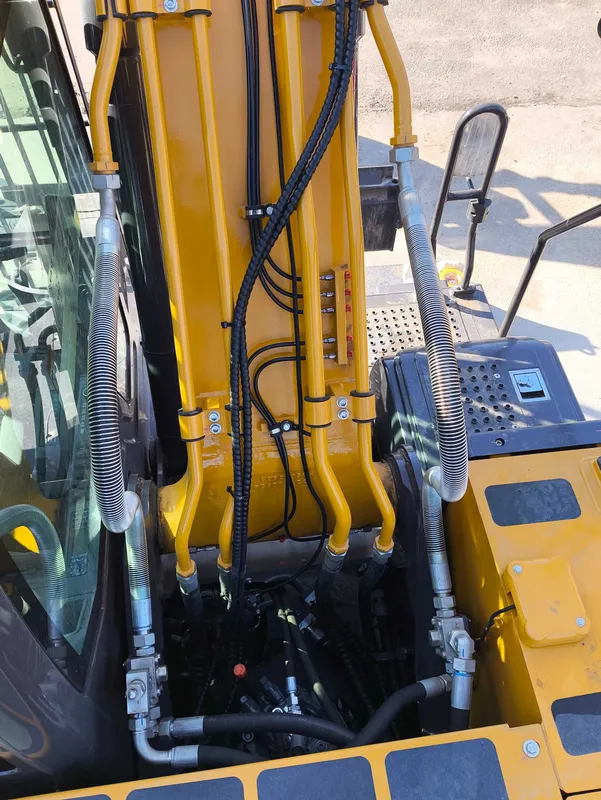 XCMG XE210WD 1 кубовый колесный экскаватор, один из самых мощных — фото 3