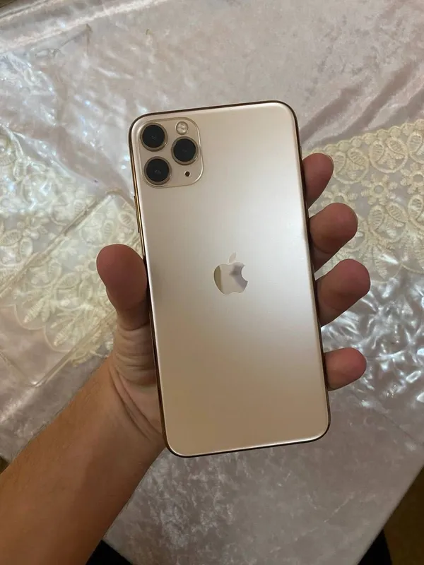 Iphone 11 pro max 280$ aybi ummuman yoq tel ochilmagan