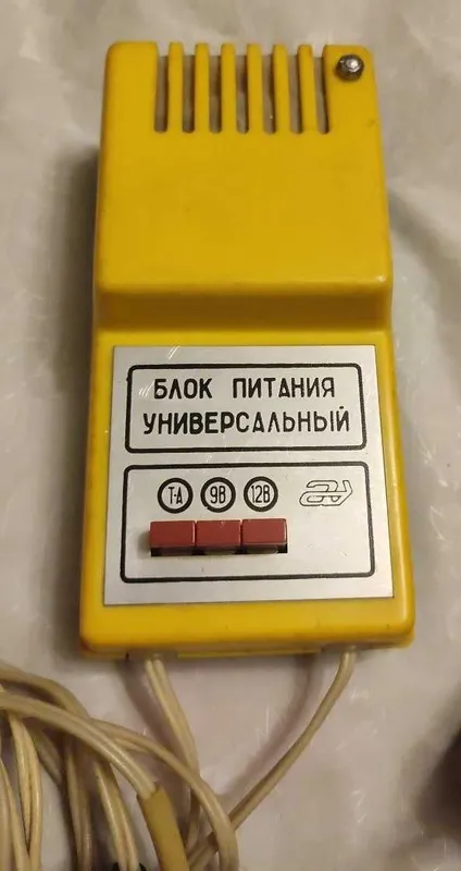 Универсальный блок питания СССР 4.5–12В, оригинал