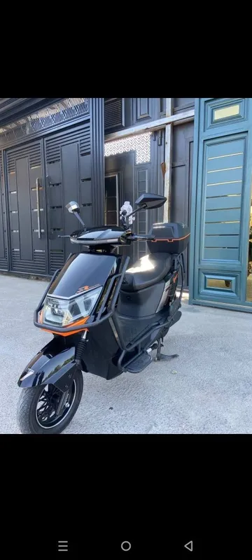 Skuter sotiladi holati yaxshi 3