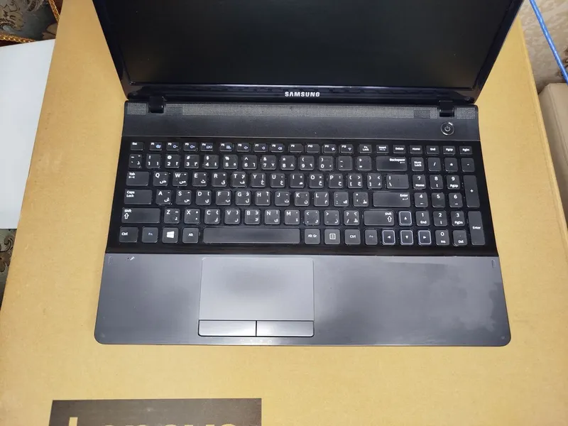 Продается Samsung Laptop 300E intel Core i3 4/512Gb ideal sotiladi — фото 1