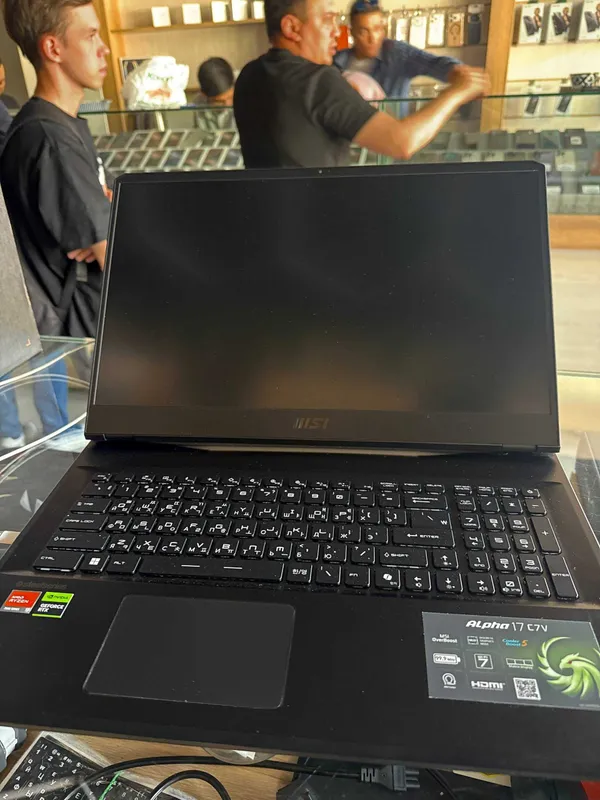 Noutbuk MSI Alpha 17 R9-7945HX RTX 4070 16/1 TB 17.3" QHD 240Hz — фото 2