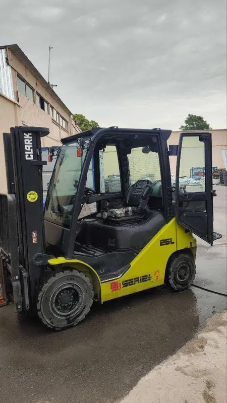 Продается надежный вилочный погрузчик CLARK S-Series 1