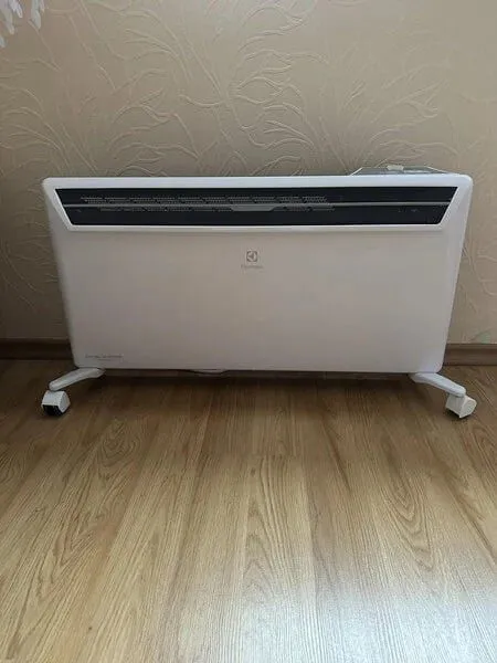 Обогреватель конвекторный Eletrolux AGI 2200