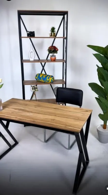 ZIG ZAG STOL uy va ofis uchun ideal.