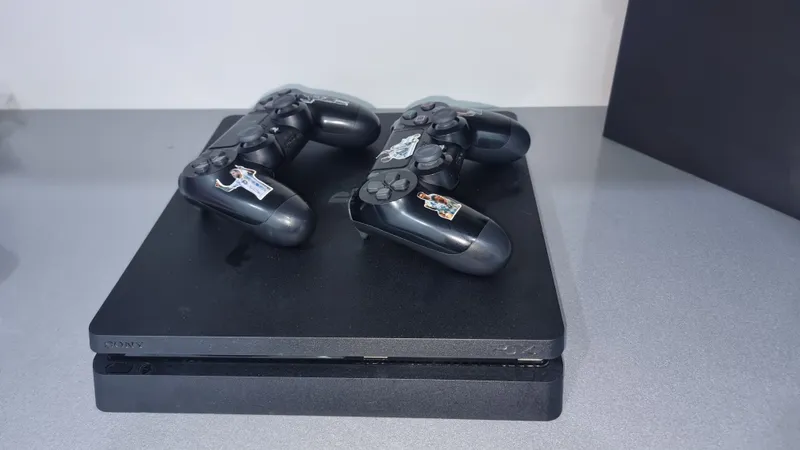 Playstation 4 slim
