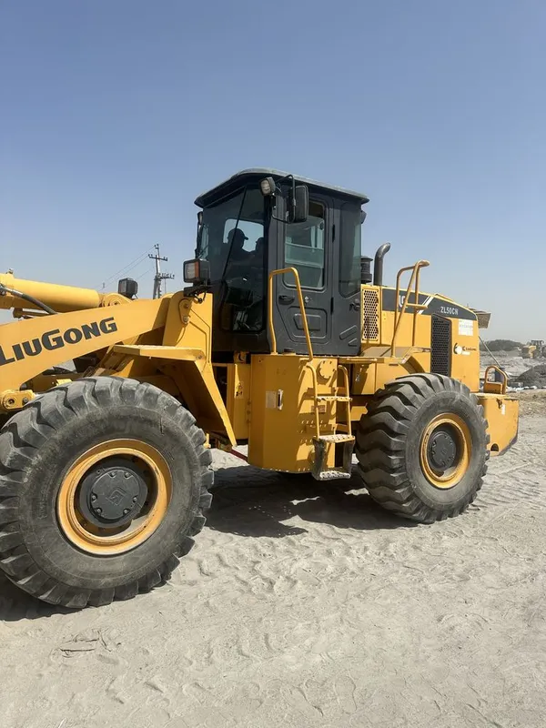 Traktor sotiladi. Obyomi 3 kub. Holati yaxshi. 2018 yil Traktor sotiladi. Obyomi 3 kub. Holati yaxshi. 2018 yil