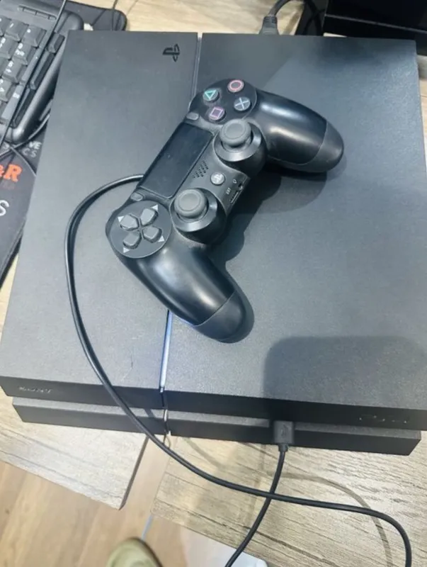 Play station 4 продаётся или обменяется 2 Play station 4 продаётся или обменяется 2